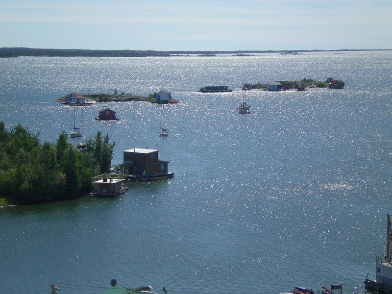 Soubor:Yellowknife houseboats.JPG