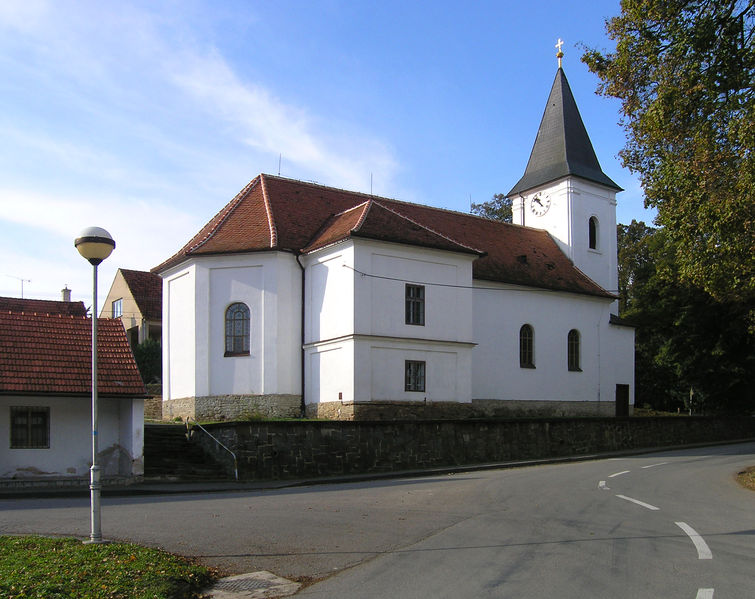 Soubor:Diváky, church.jpg