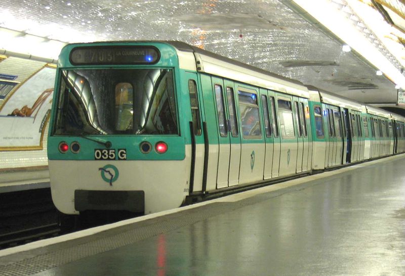 Soubor:Metro-Paris-Rame-MF77-ligne.jpg