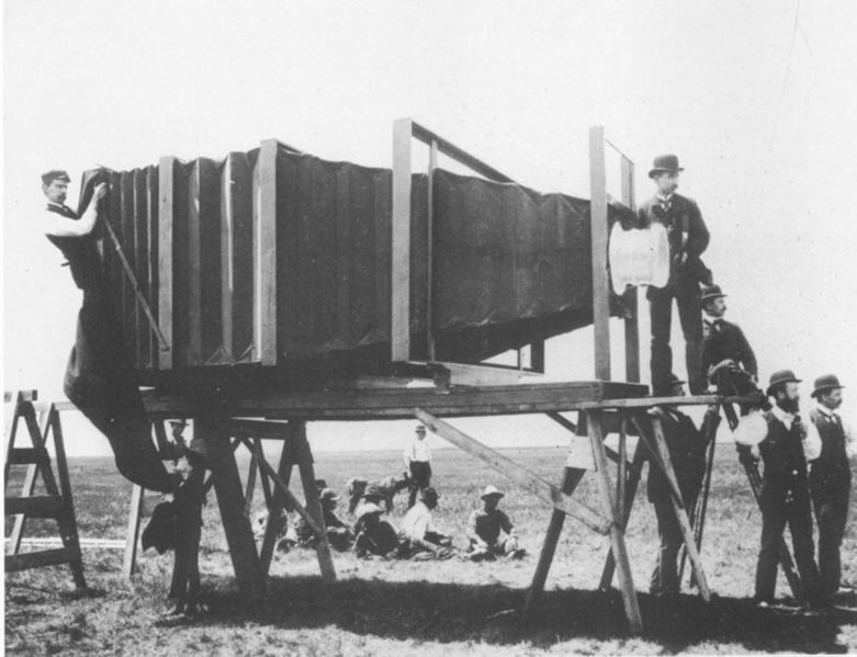 Soubor:The giant camera.jpg