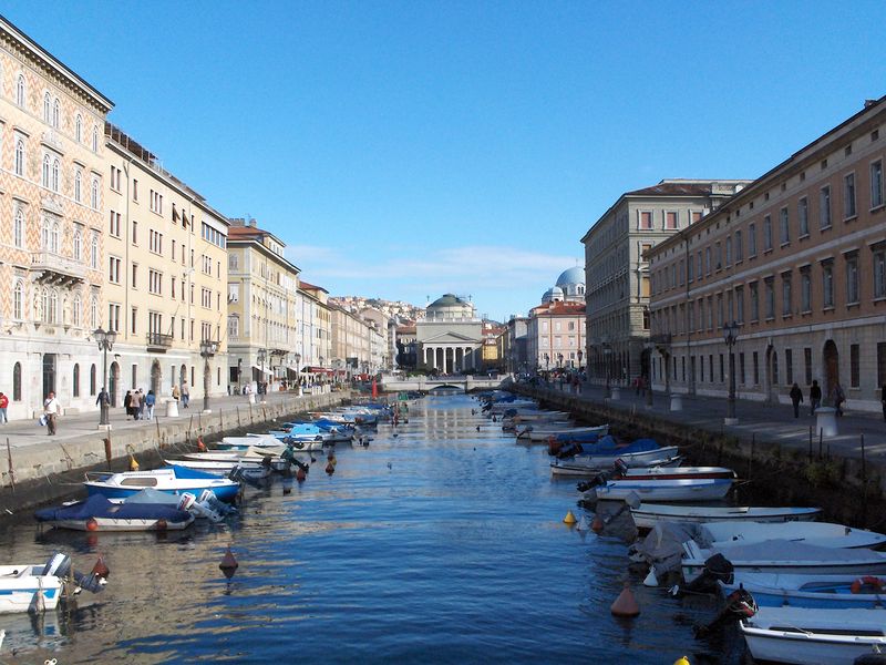 Soubor:Trieste Canal-Grande.jpg