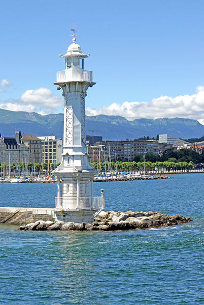 Soubor:Switzerland-02825-Les Paquis Lighthouse-Flickr.jpg