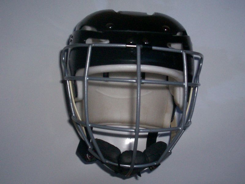 Soubor:Hurling helmet 000 0200.jpg