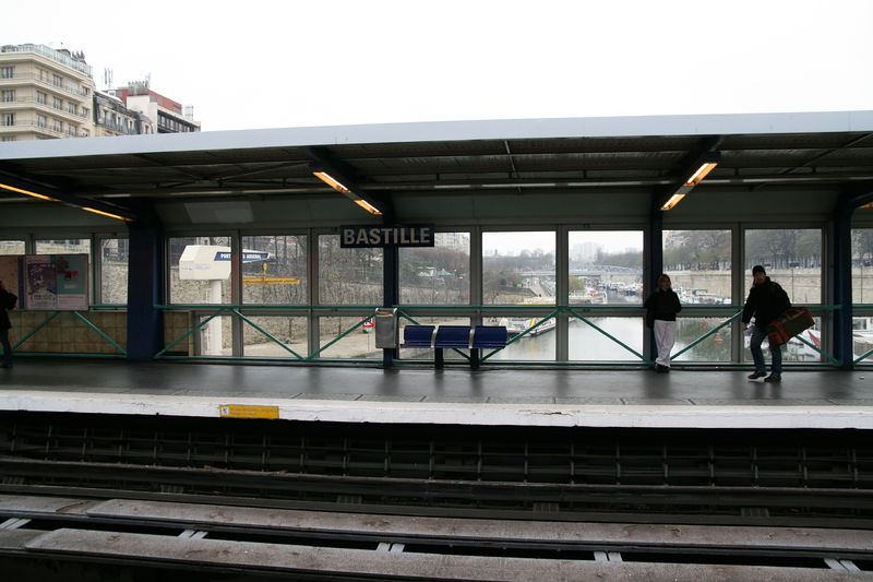 Soubor:Metro station 7 (Bastille).jpg