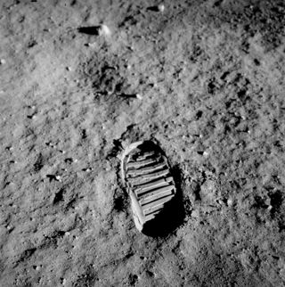 Apollo 11 bootprint.jpg