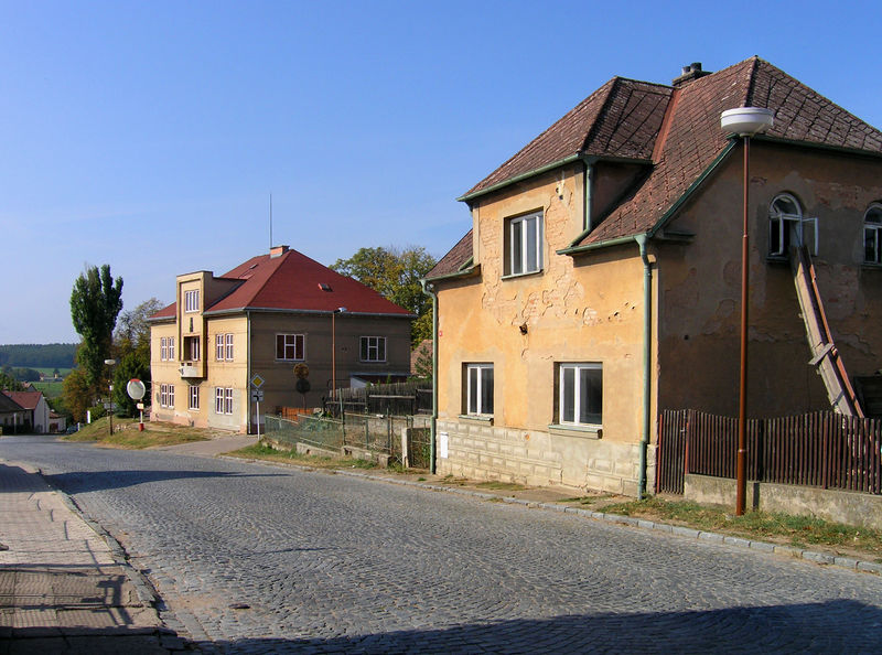 Soubor:Libčany, main road.jpg