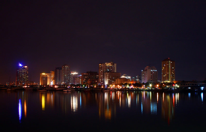 Soubor:Manila by night.jpg