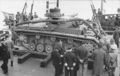 Bundesarchiv Bild 101II-MW-5674-33, Kanalküste, Verladen von Tauchpanzer III.jpg