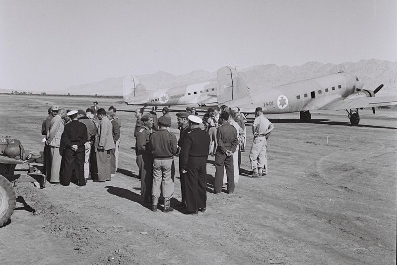 Soubor:C-47 in Eilat 1949.jpg