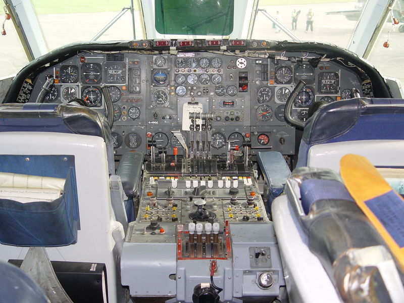 Soubor:VC10FlightDeck.jpg