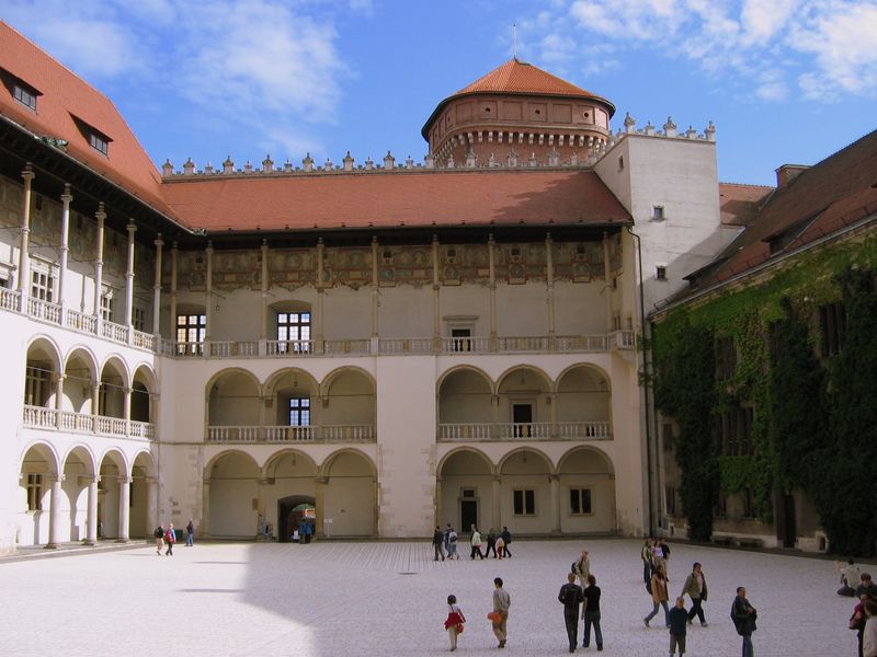 Soubor:Krakow-Wawel-Courtyard.jpg