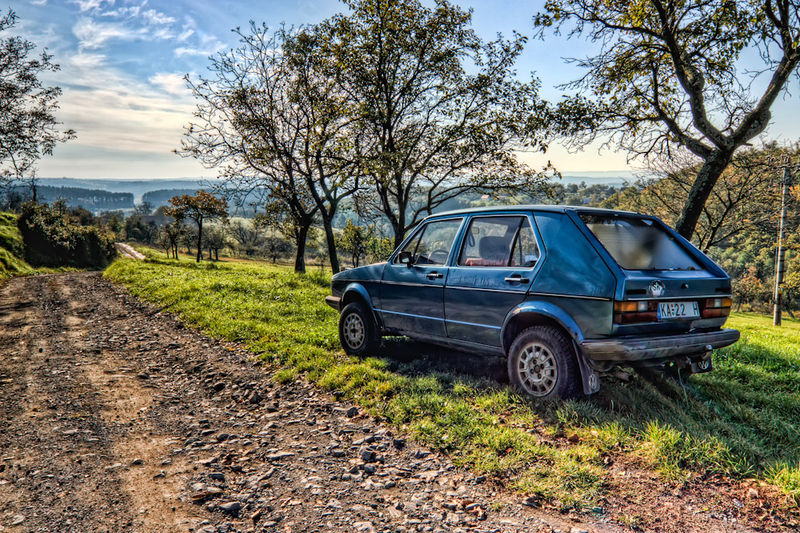 Soubor:Lonely Car-theodevil.jpg