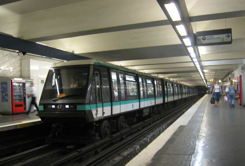 Soubor:Metro-Paris-rame-MP89-ligne.jpg