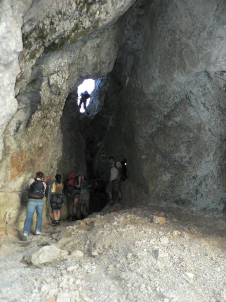 Soubor:Brudertunnel Innen.jpg