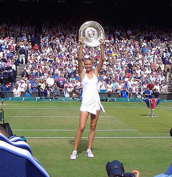 Soubor:Wimbledon2004Sharapova.jpg