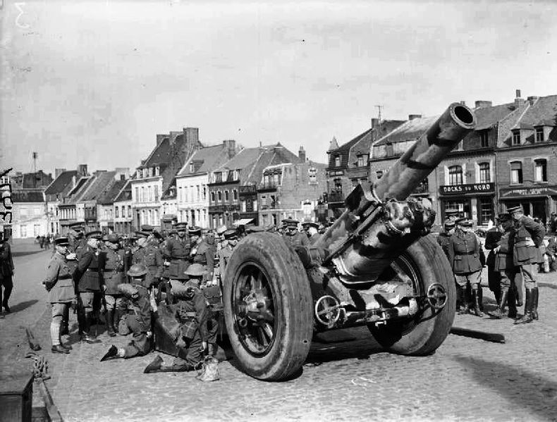 Soubor:8inchHowitzerBethune23April1940.jpg