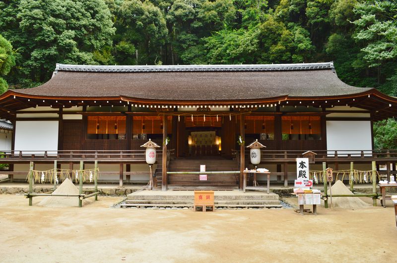 Soubor:Ujigami-jinja, haiden.jpg