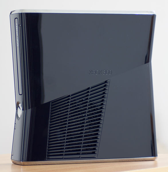 Soubor:Xbox-360-S-Side.jpg