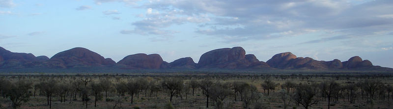 Soubor:Kata tjuta panoramic.jpg