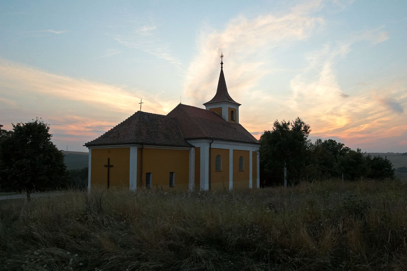 Soubor:Nemcany-lutrstek kostel1.jpg