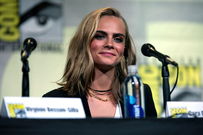 Soubor:Cara Delevingne (28439140432).jpg