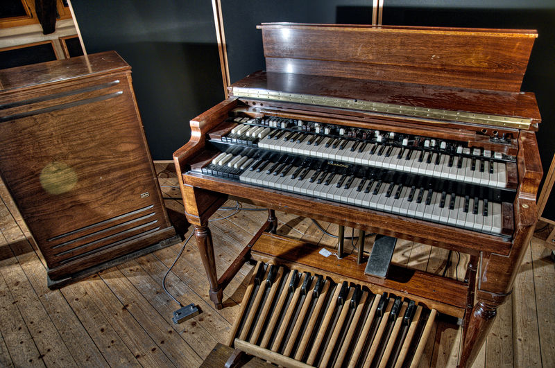 Soubor:Hammond B3 HDR Flickr.jpg