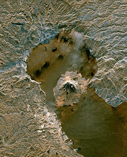 Soubor:Sakura-jima from space.jpg