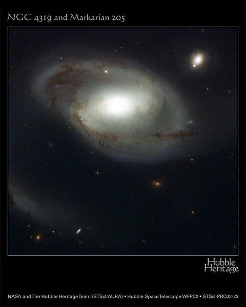 Soubor:Ngc4319 hst big.jpg