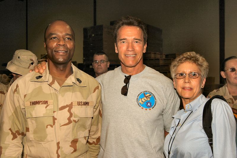 Soubor:Arnold Schwarzenegger Enduring Freedom.jpg