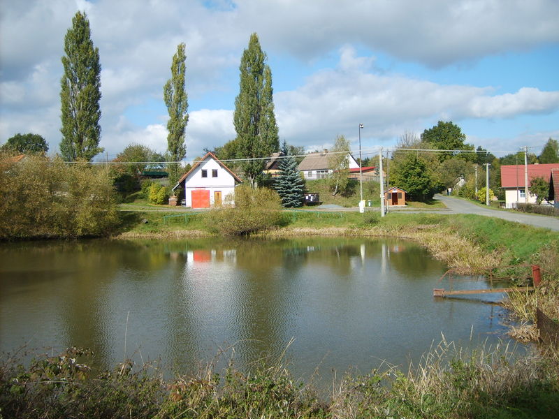 Soubor:Dekanovice zbrojnice.JPG