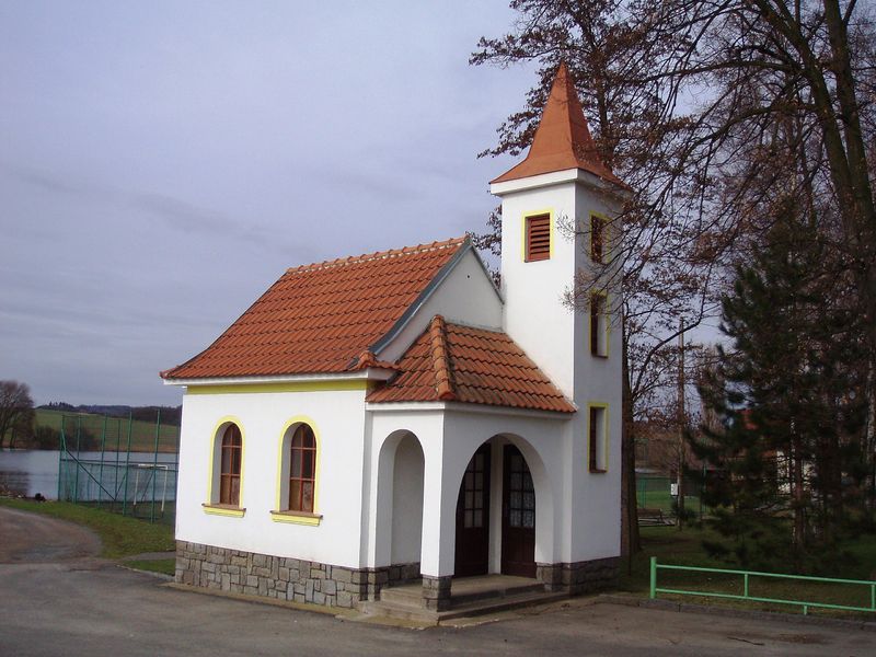 Soubor:Kotenčice kaple.jpg