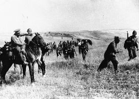The El Campesino directing Republican soldiers at Villanueva de la Canada.jpg