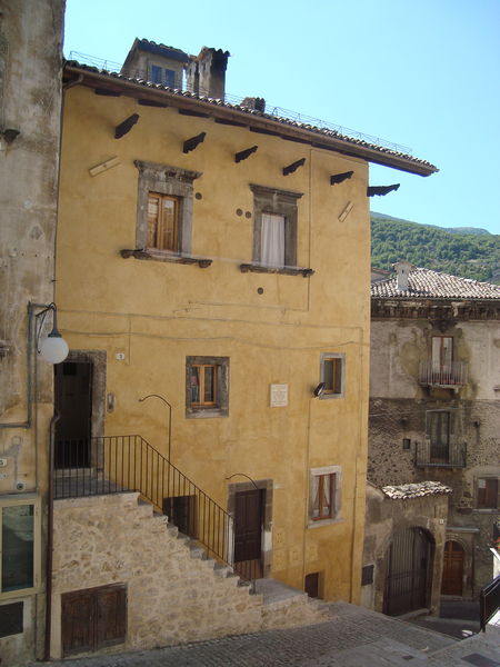 Soubor:Maison Cartier-Bresson de Scanno.JPG