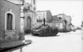 Bundesarchiv Bild 101I-303-0554-15, Italien, Sturmgeschütz in Ortschaft.jpg