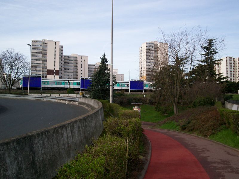 Soubor:M8 creteilUniversité vuedepuisTVM.jpg