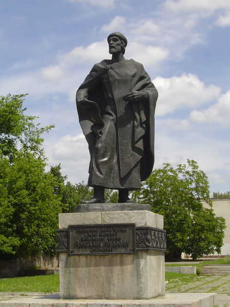 Soubor:Yaroslaw the Wise statue.jpg