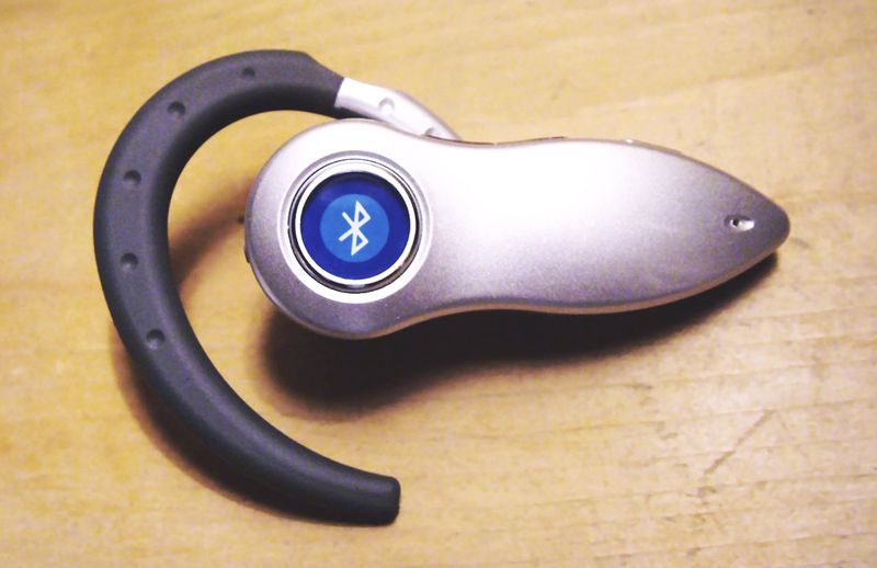 Soubor:Bluetooth headset.jpg