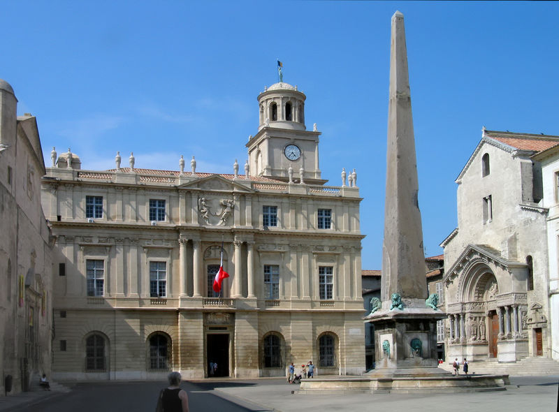 Soubor:France Arles Place Republique.JPG