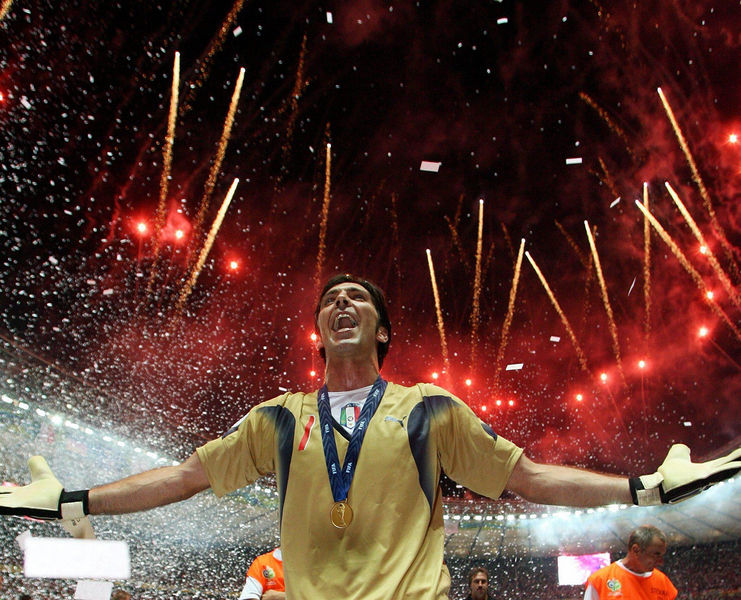 Soubor:Gianluigi Buffon FIFA2008 Flickr.jpg