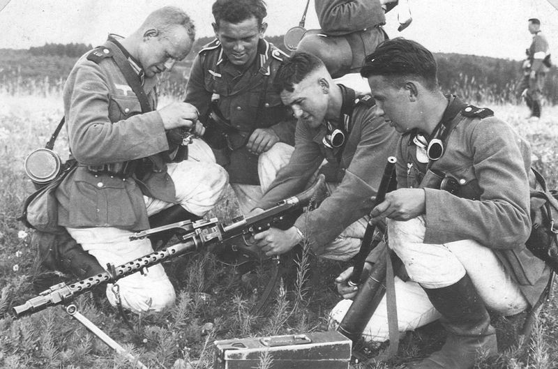 Soubor:MG34 Machinegun Training1939.jpg