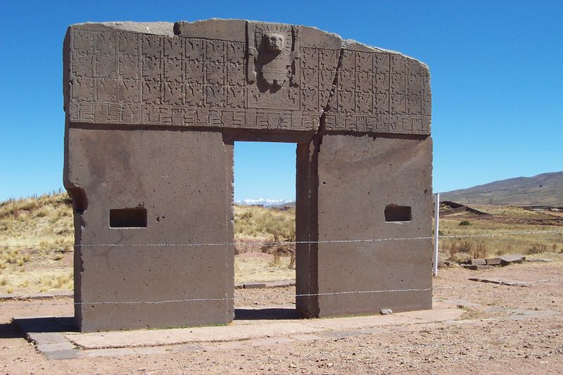 Soubor:Zonnepoort tiwanaku.jpg