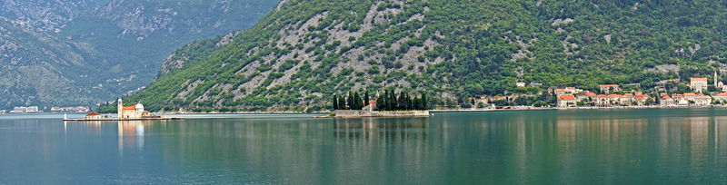 Soubor:Montenegro-02332-Bay of Kotor-DJFlickr.jpg