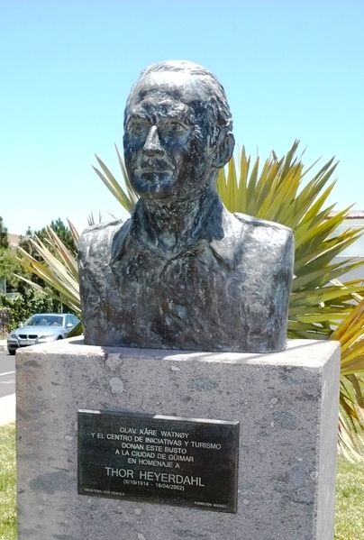 Soubor:ThorHeyerdahl Bust Guimar.jpg