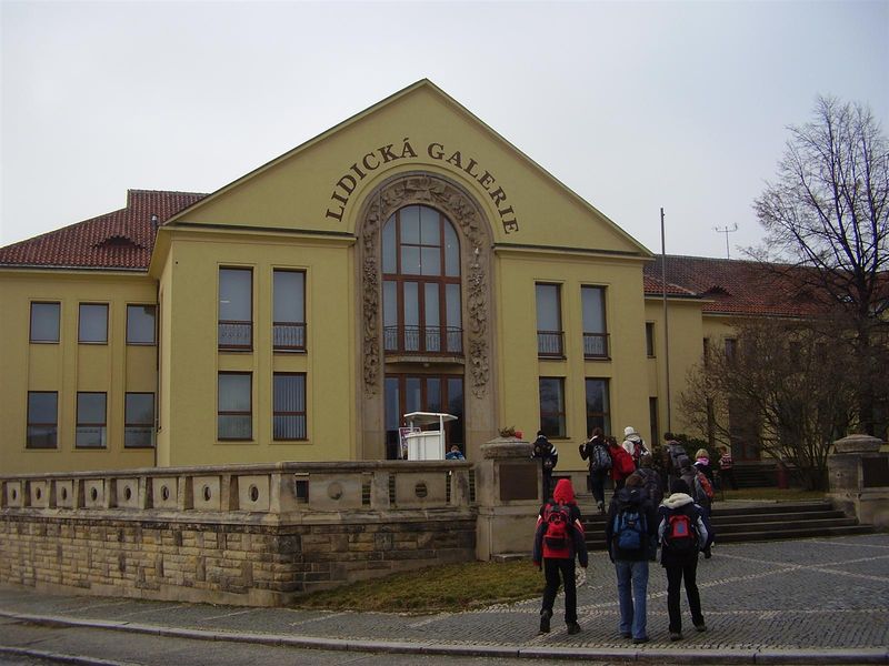 Soubor:Lidice-mestska galerie.jpg