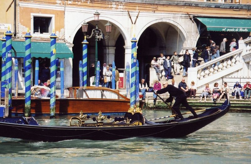 Soubor:Venice gondola r04536.JPG