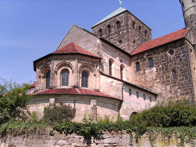 Soubor:Hildesheim-St Michaels Church.Crypt.of.Bernward.JPG