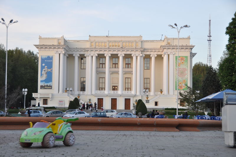 Soubor:Streets of Dushanbe-Tajikistan.jpg