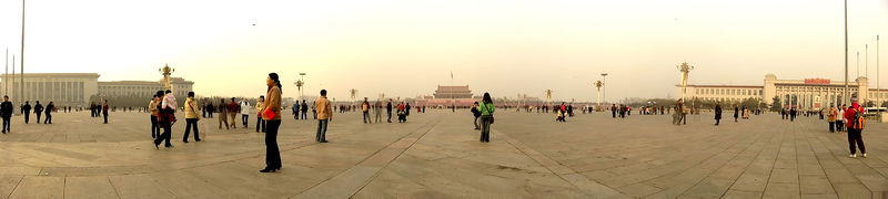 Soubor:Tiananmen Square-180Degree.jpg