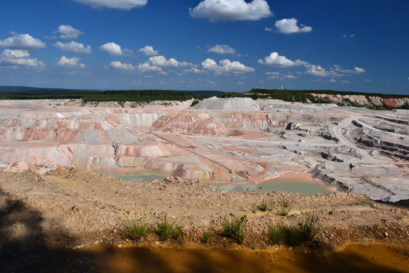 Soubor:Kaznějov - kaolin quarry.jpg