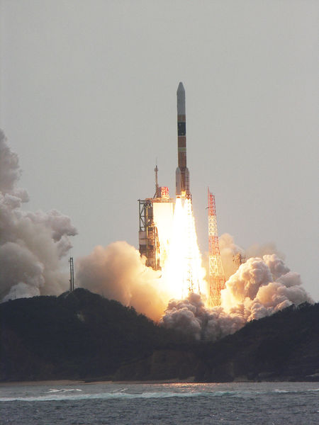 Soubor:H-IIA F12 launching IGS-R2.jpg